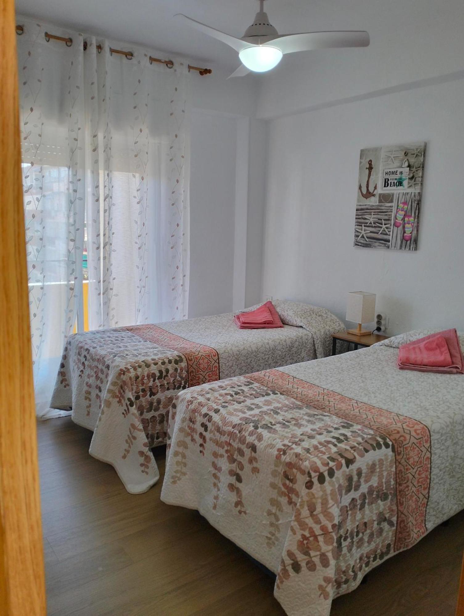 Ricardo Hostal Apartamento 3 Habitaciones Alicante Bagian luar foto